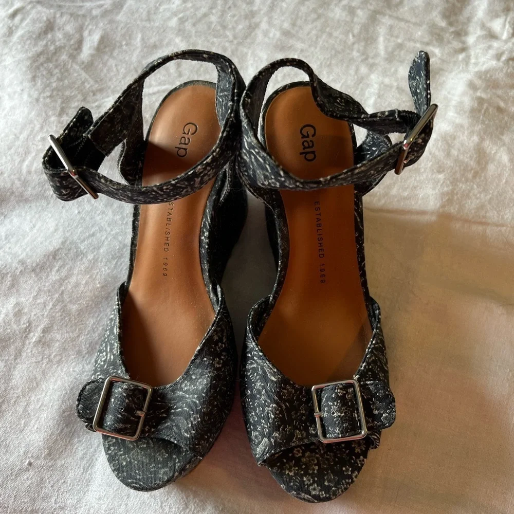 GAP Black Wedge Shoes with Strappy Design